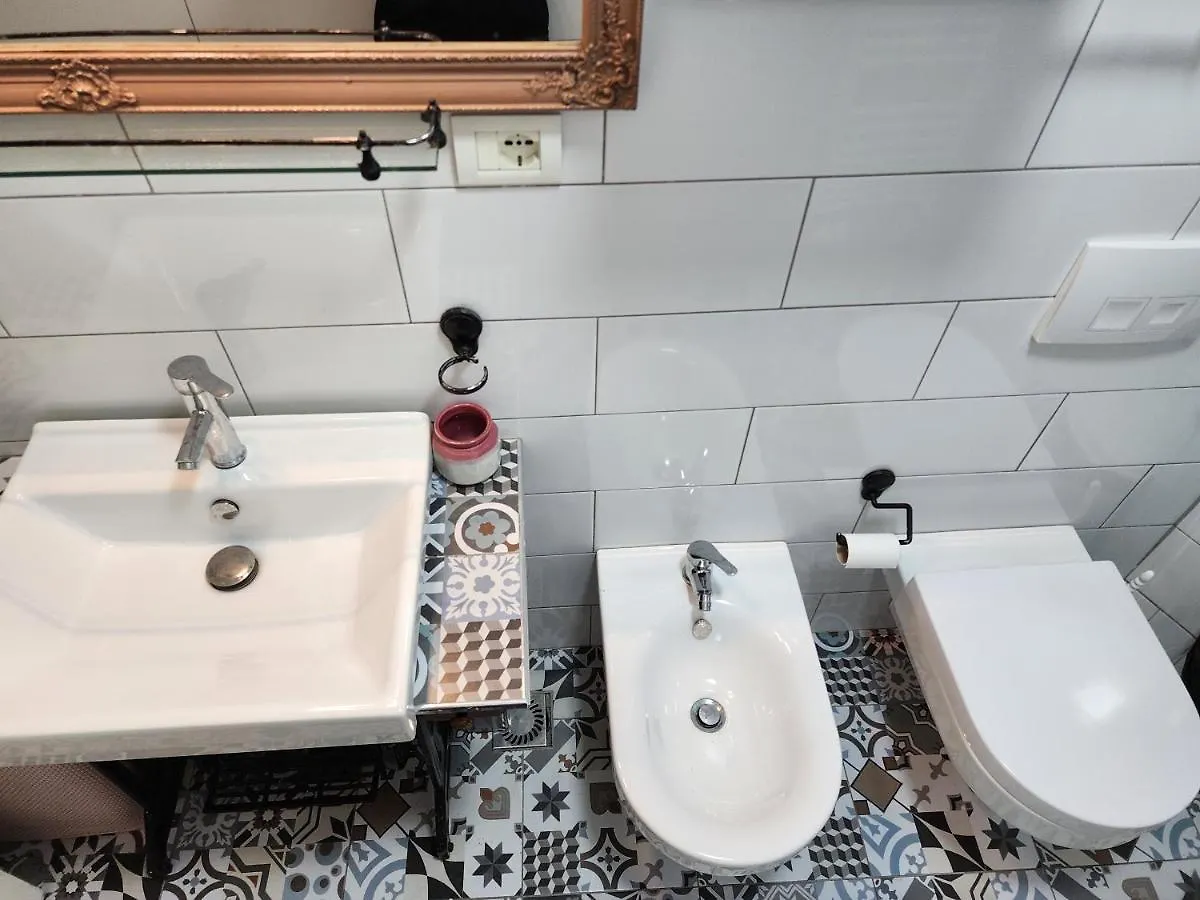 Van Gogh Apartament Tirana Apartment