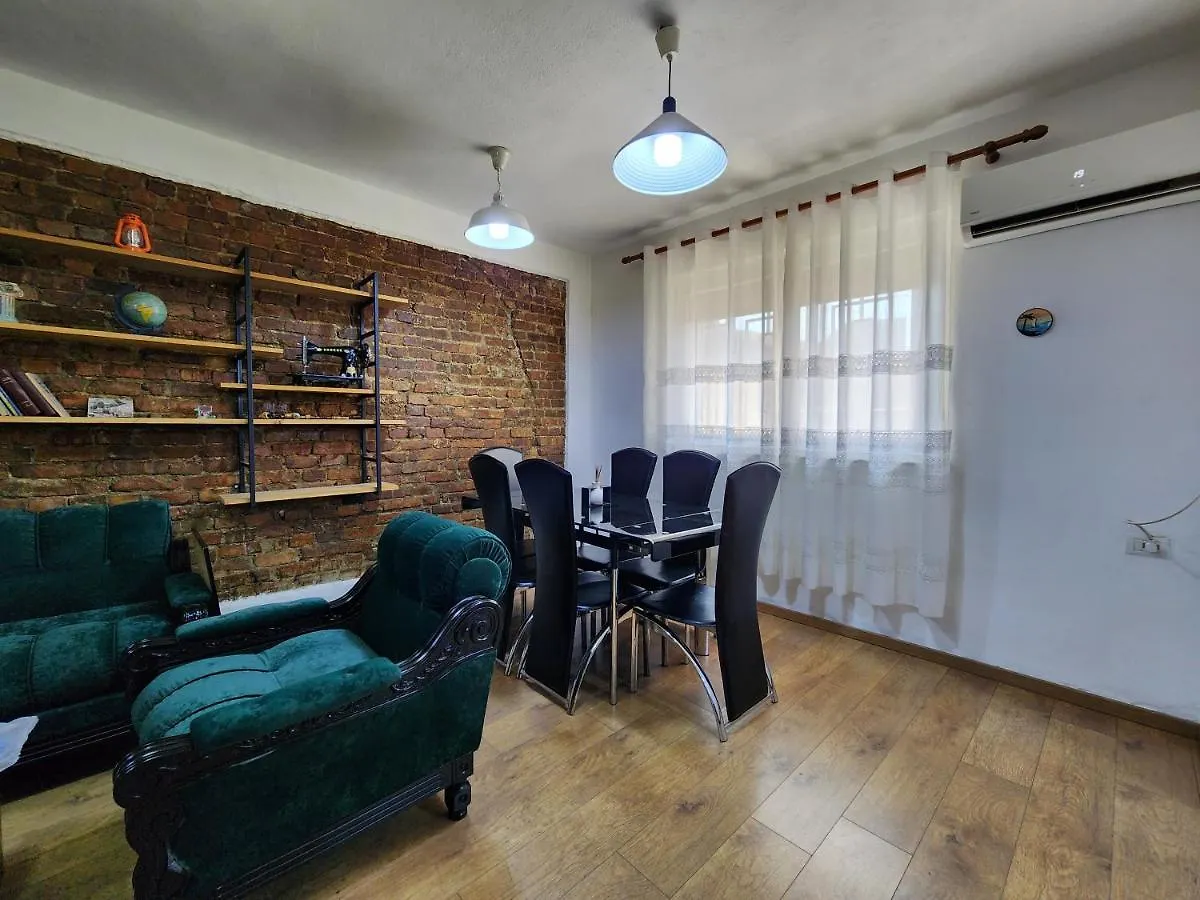 Van Gogh Apartament Tirana Apartment
