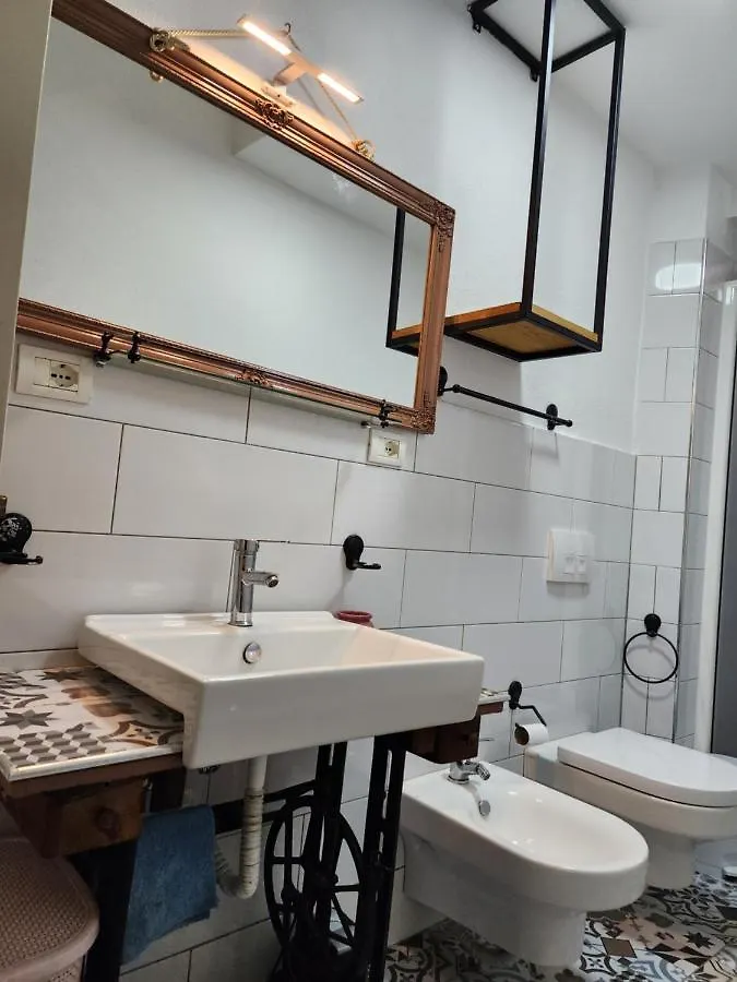 Apartment Van Gogh Apartament Tirana Albanien
